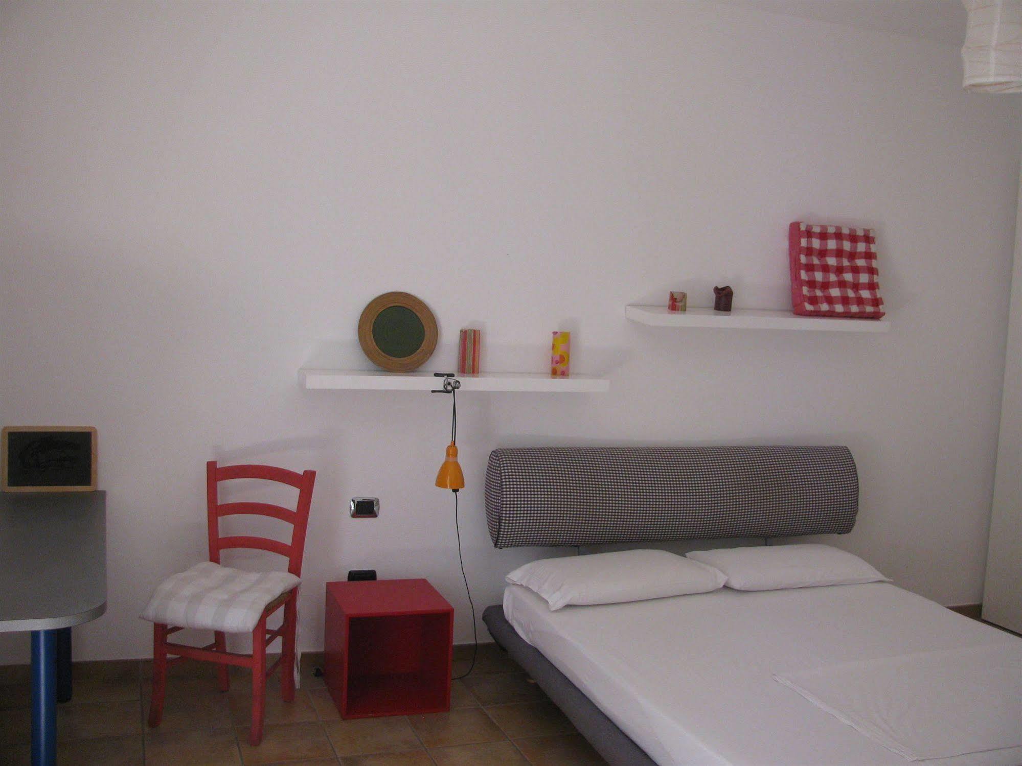 Casa Marina Guesthouse Кальяри Экстерьер фото